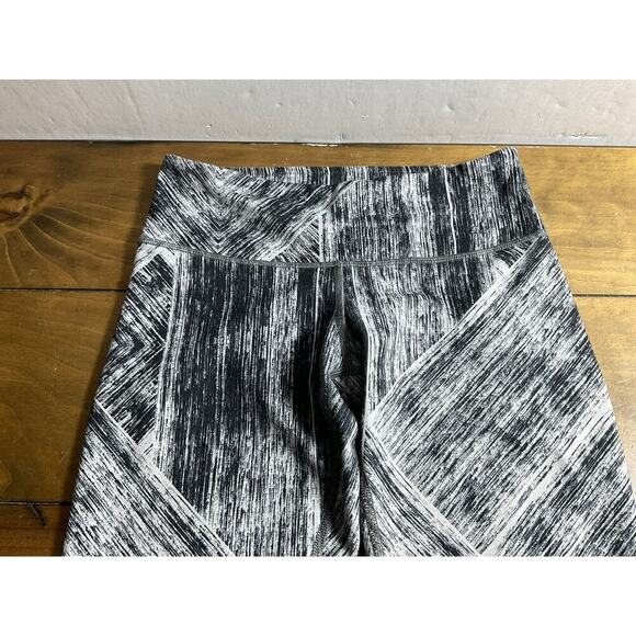 Lululemon Wunder Under Crop II Full-On Luon Heat Wave White Black Size 6 - Picture 2 of 9